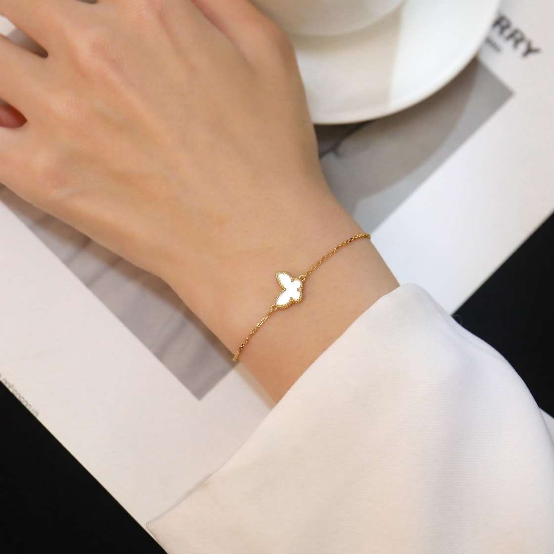 반클리프 버터플라이 브레이슬릿