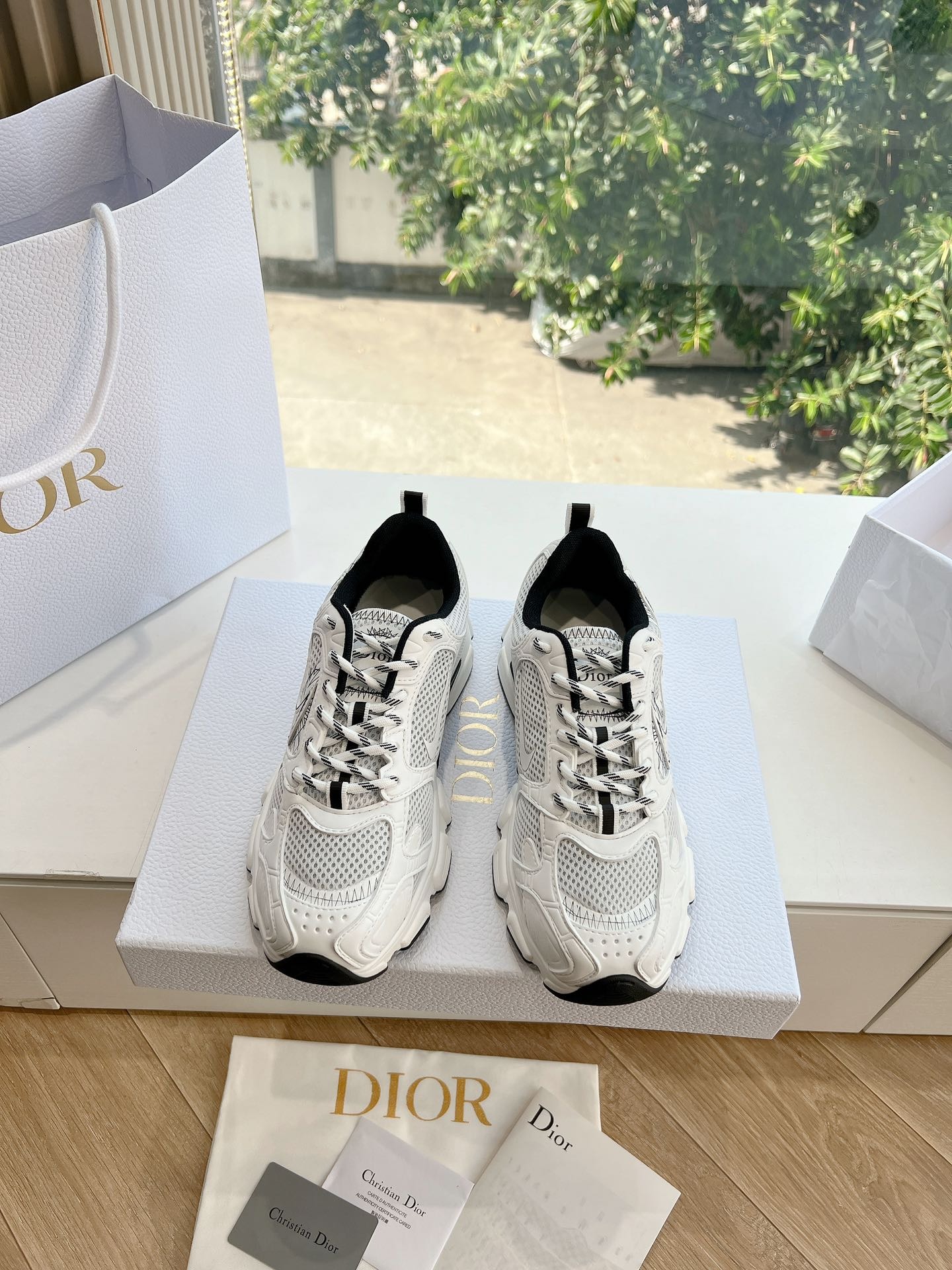 디올 봄여름 신상 스니커즈