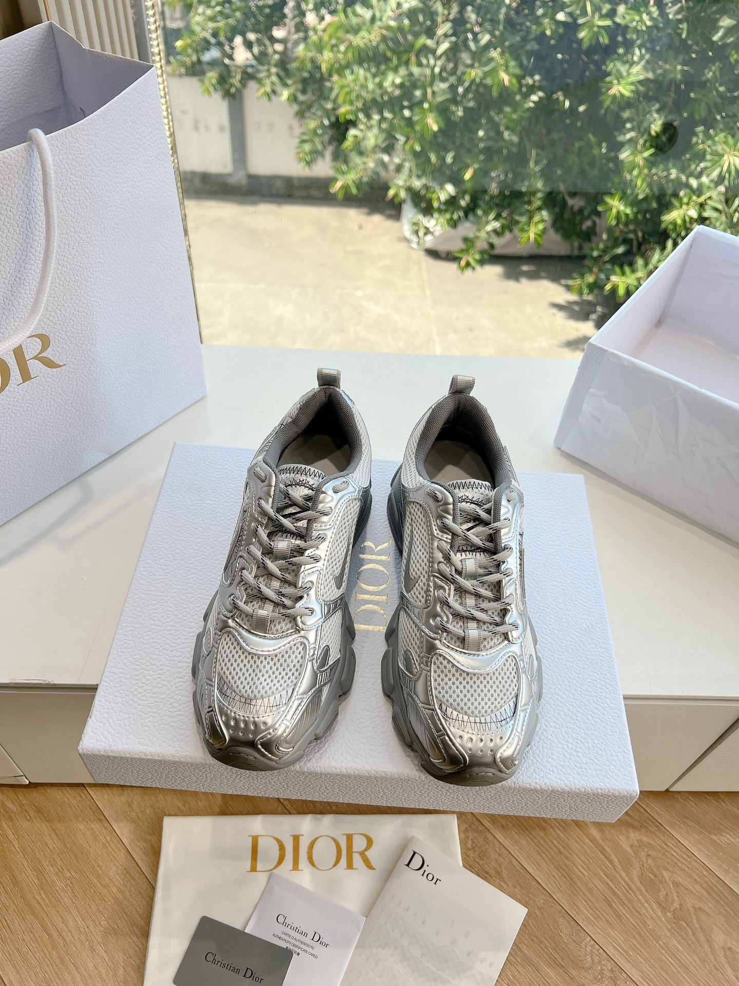 디올 봄여름 신상 스니커즈