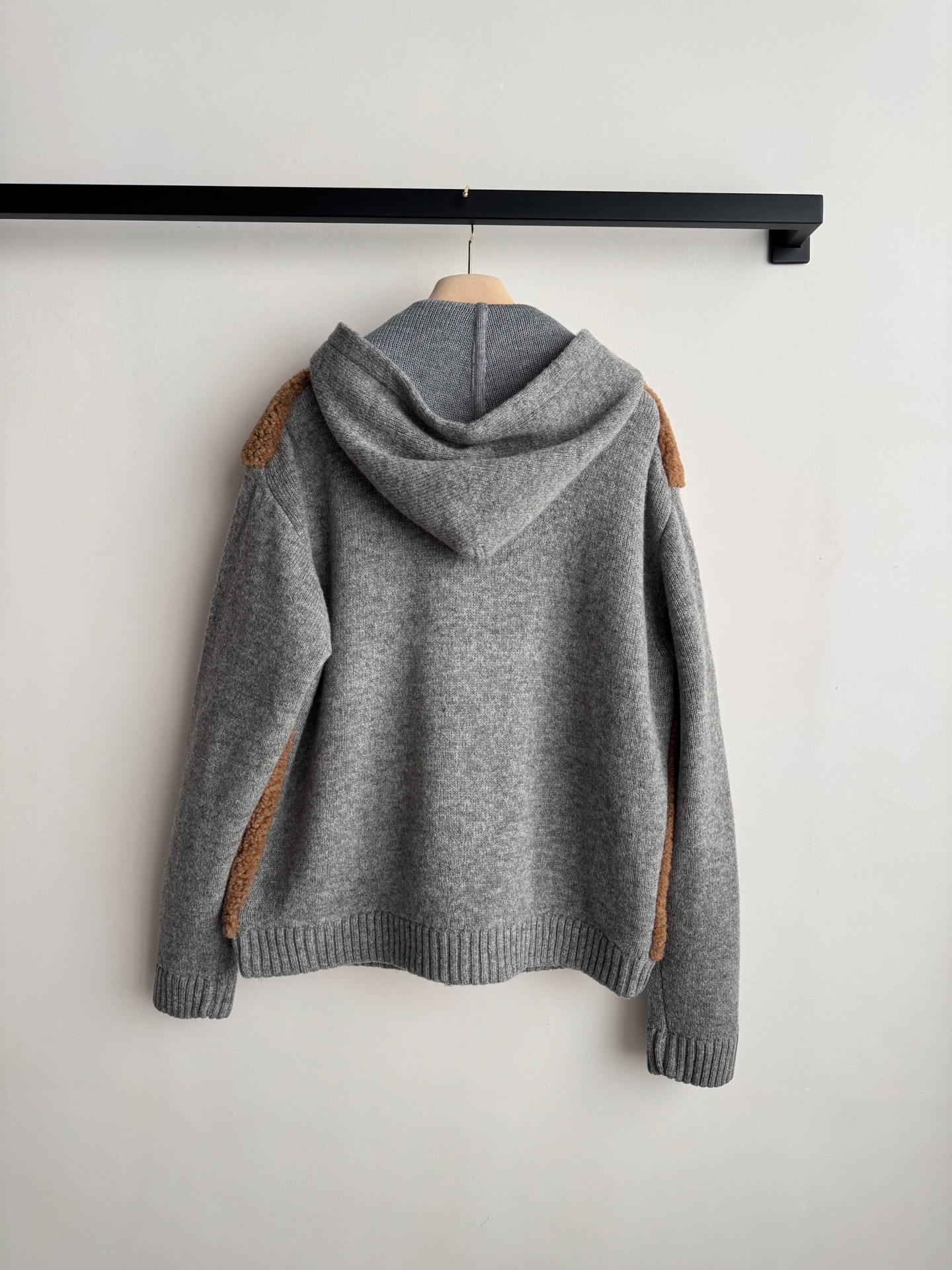 미우미우 코튼 울 패치 후드 점퍼