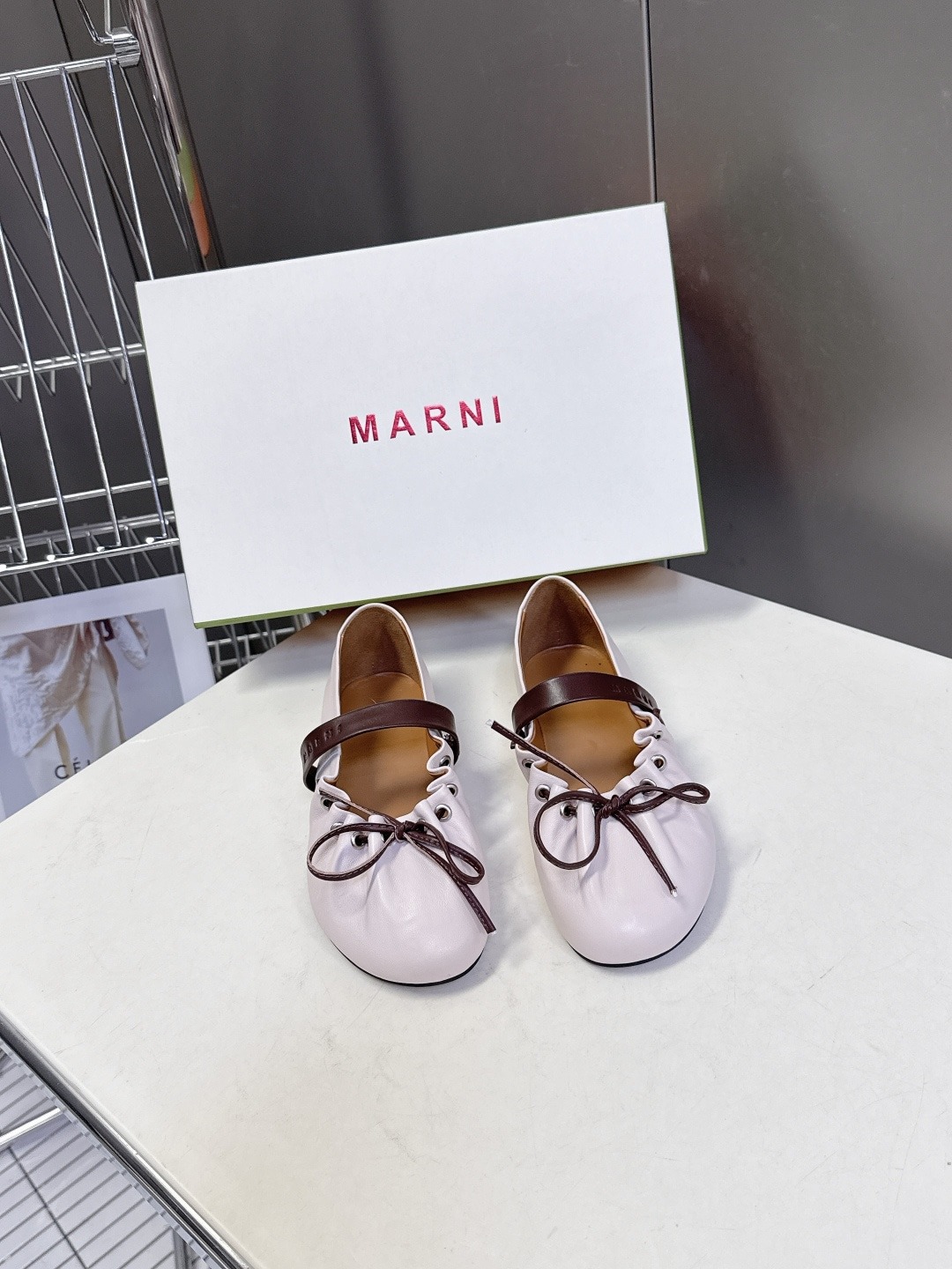 마르니 스트랩 레더 발레리나 플랫 슈즈