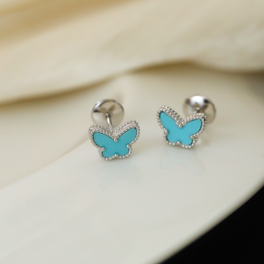 반클리프 나비 귀걸이