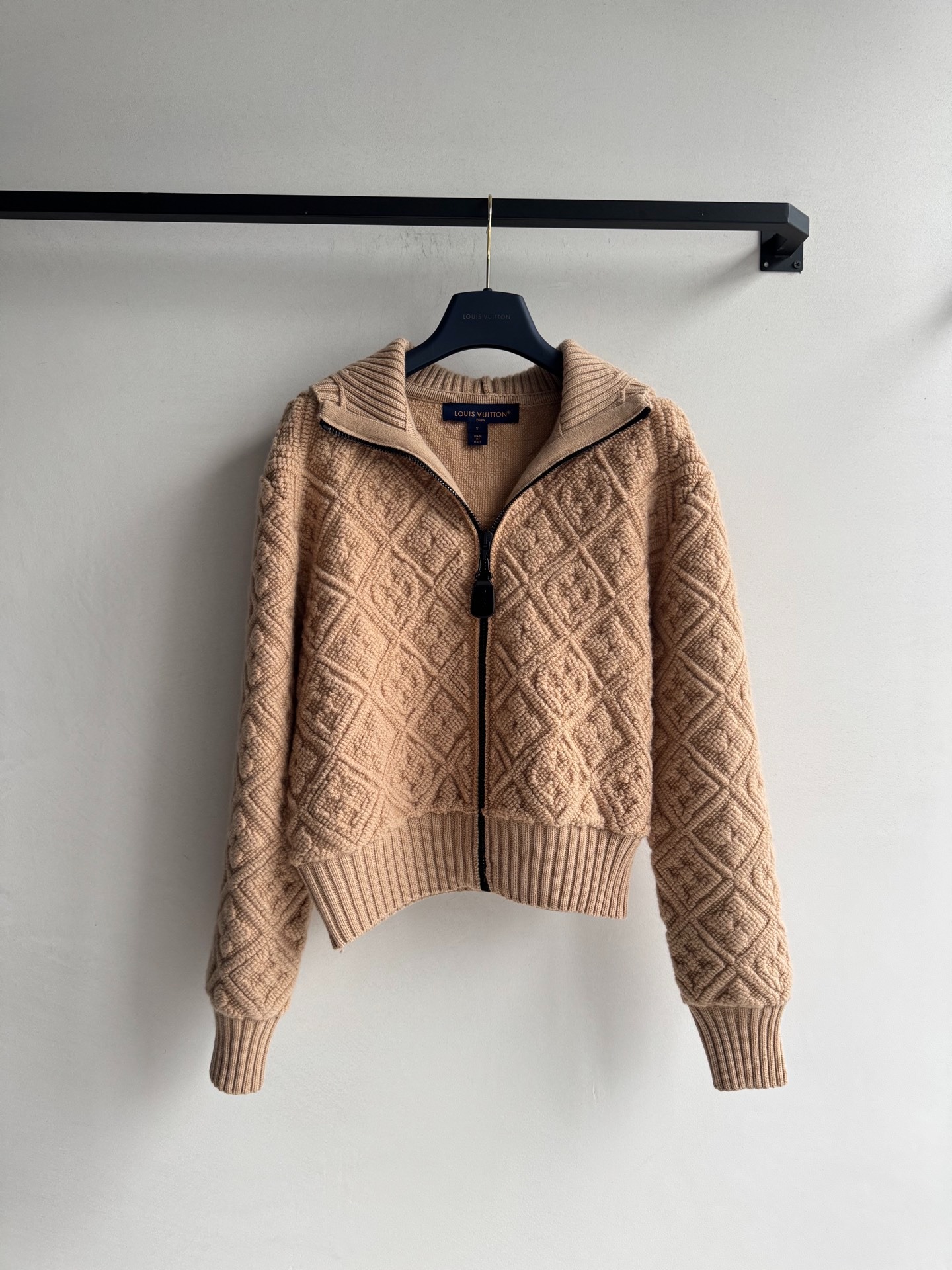 루이비통 엠보스퀘어 니트 코트