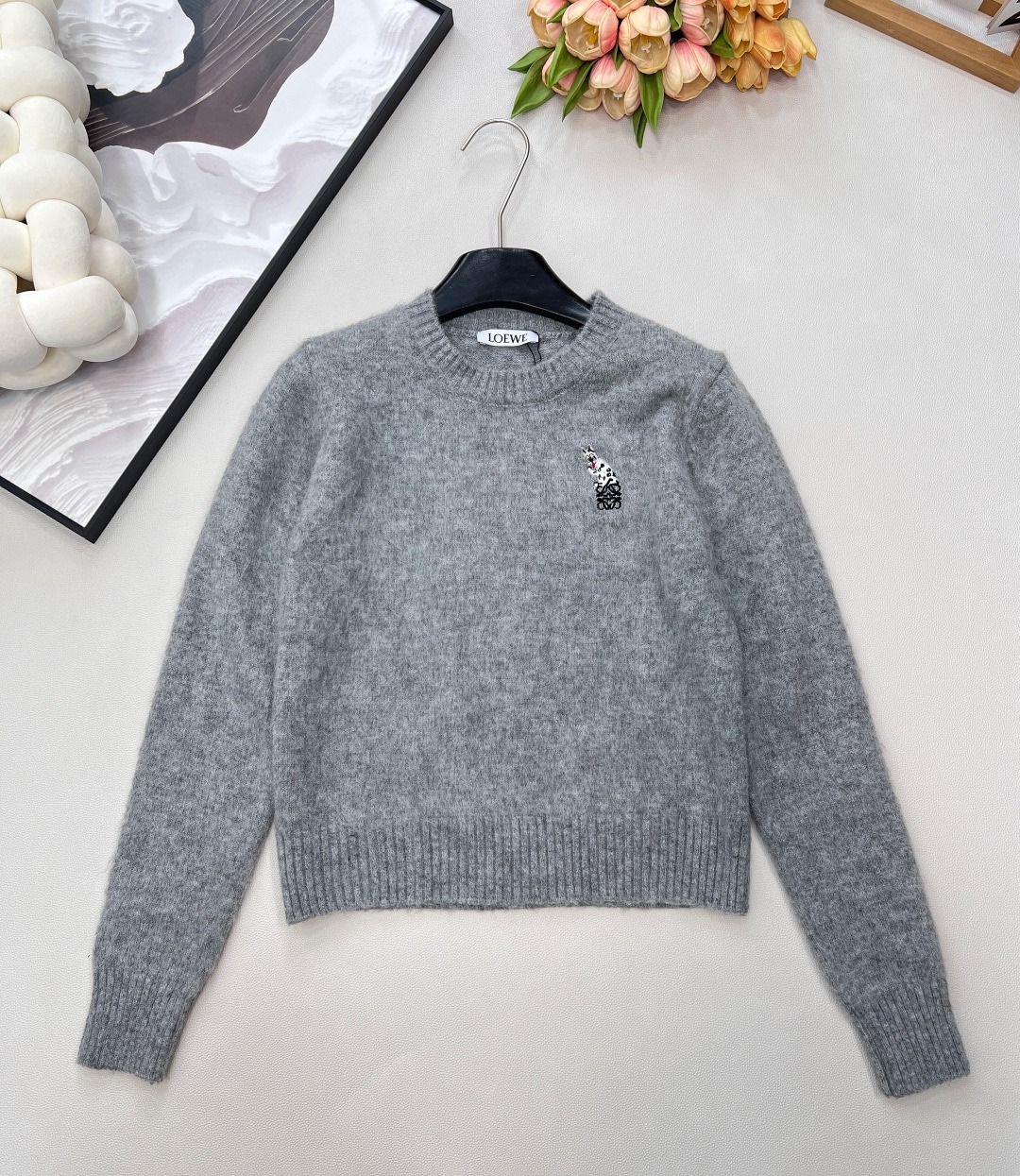 로에베 신상 자수 니트