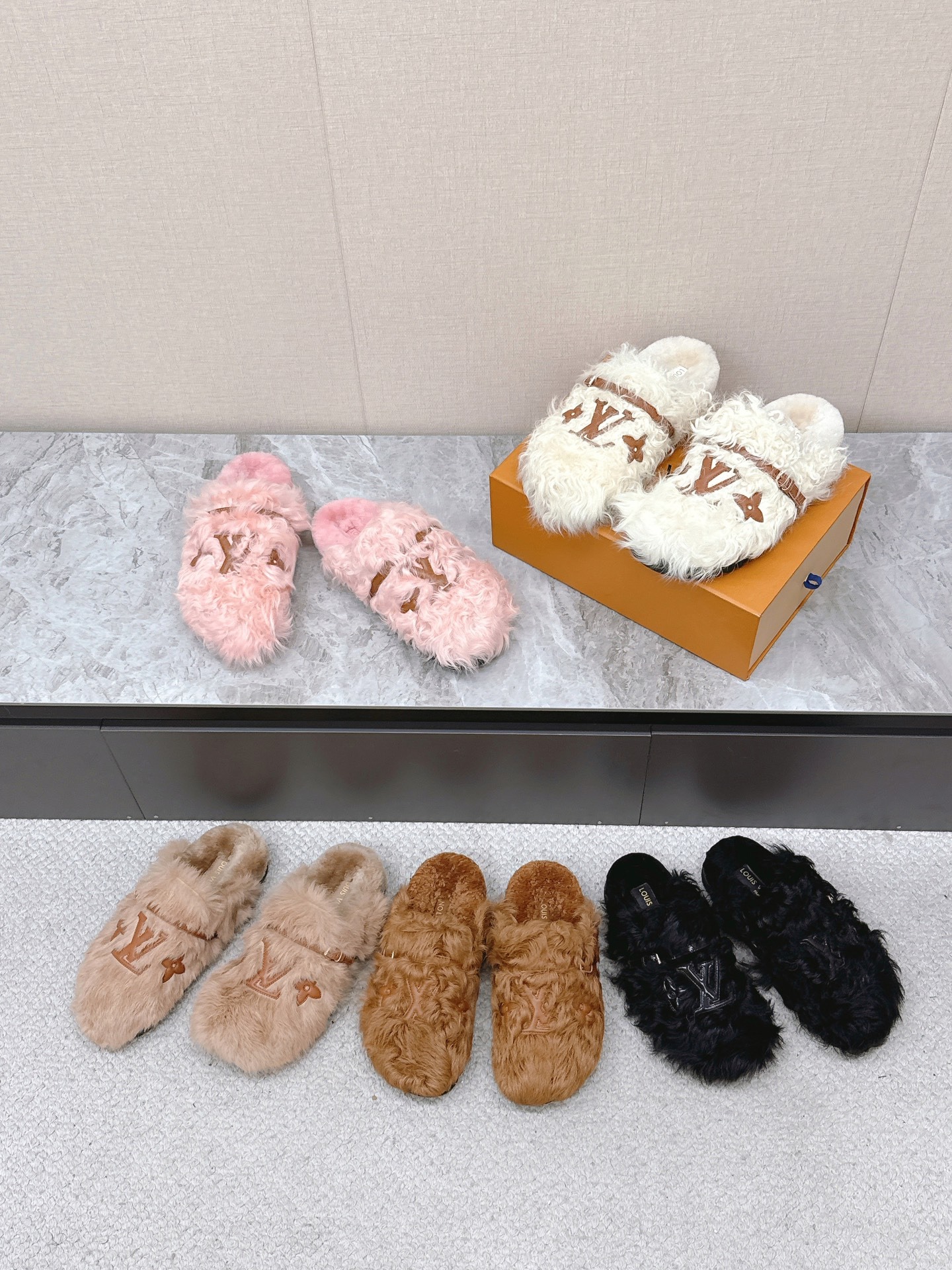 루이비통 신상 털 슬리퍼