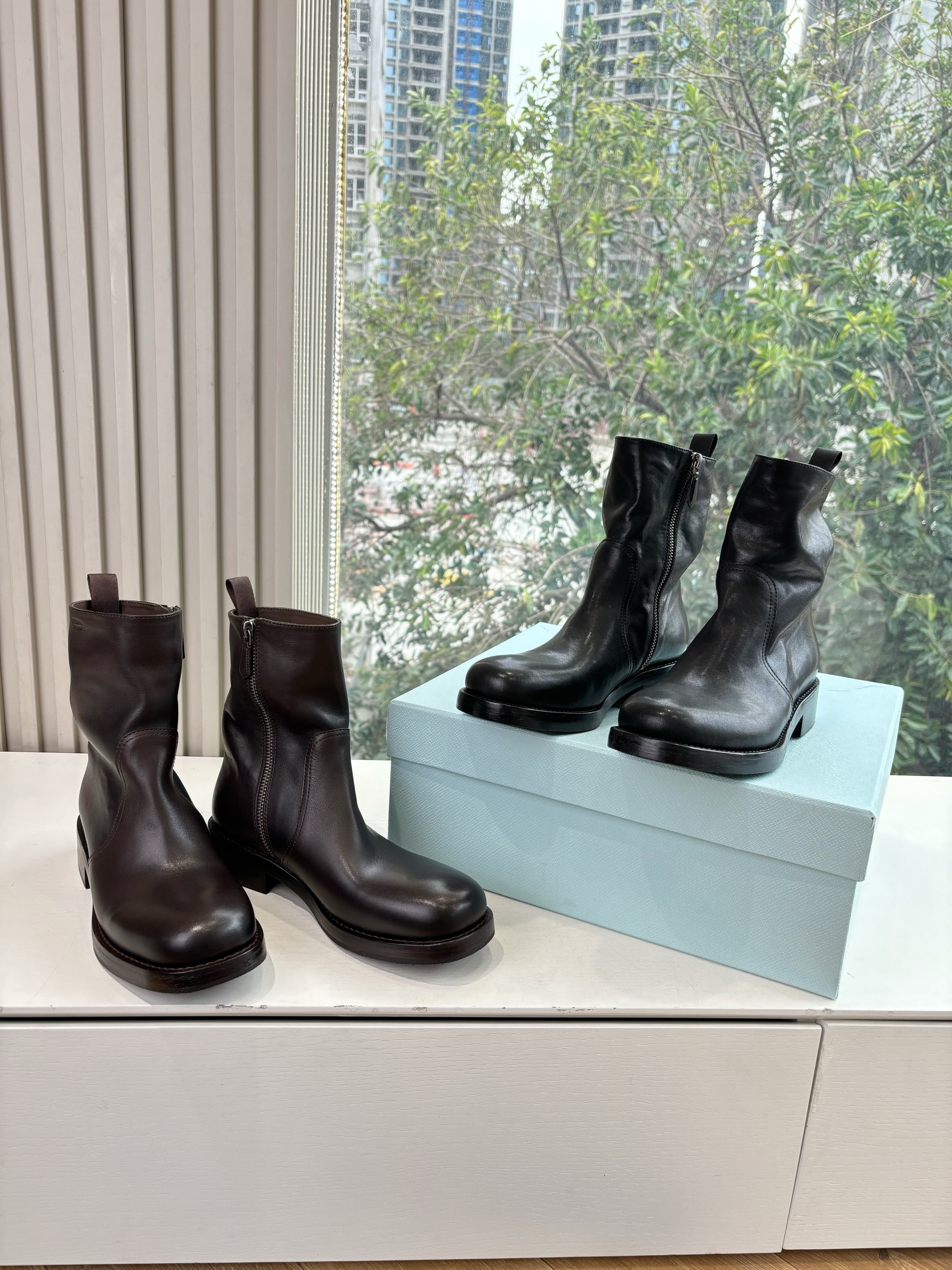 프라다 25 신상 첼시 슈즈 부츠