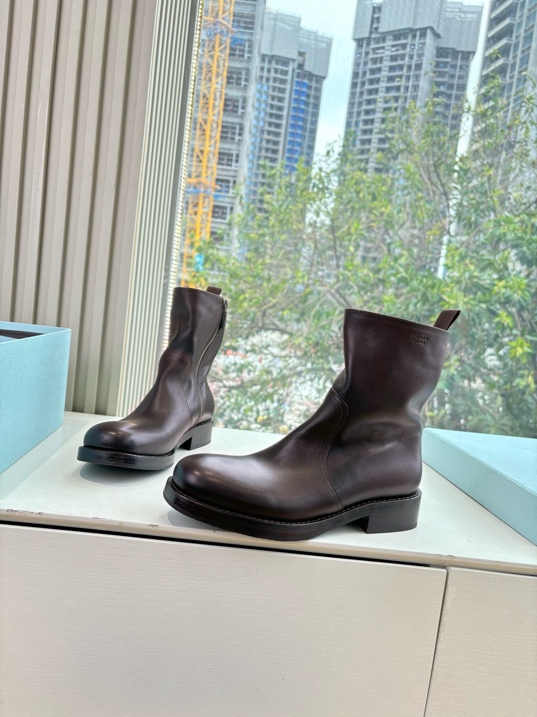 프라다 25 신상 첼시 슈즈 부츠