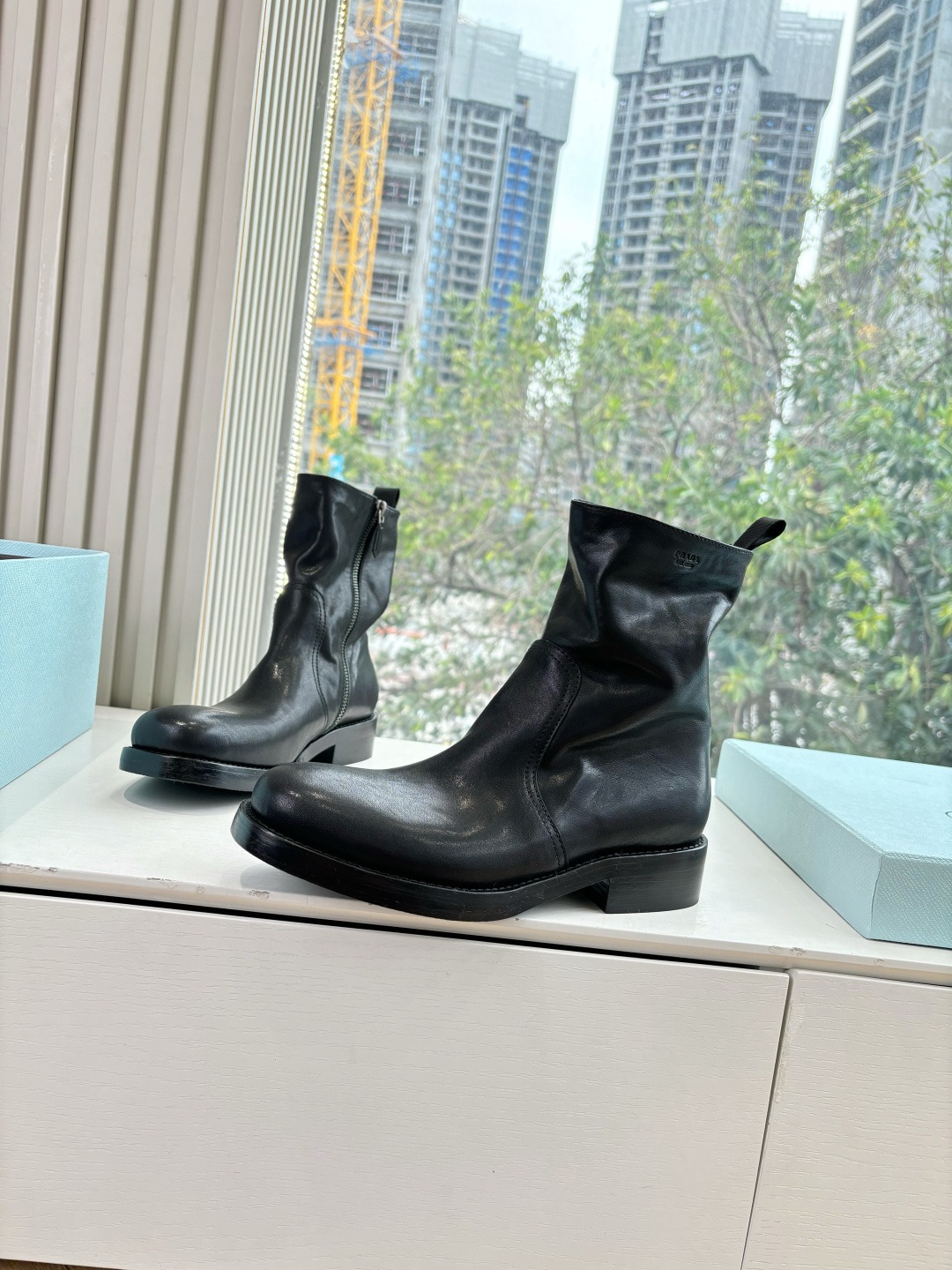 프라다 25 신상 첼시 슈즈 부츠