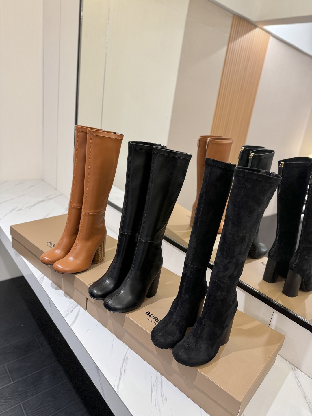 버버리 신상 통굽 스판부츠