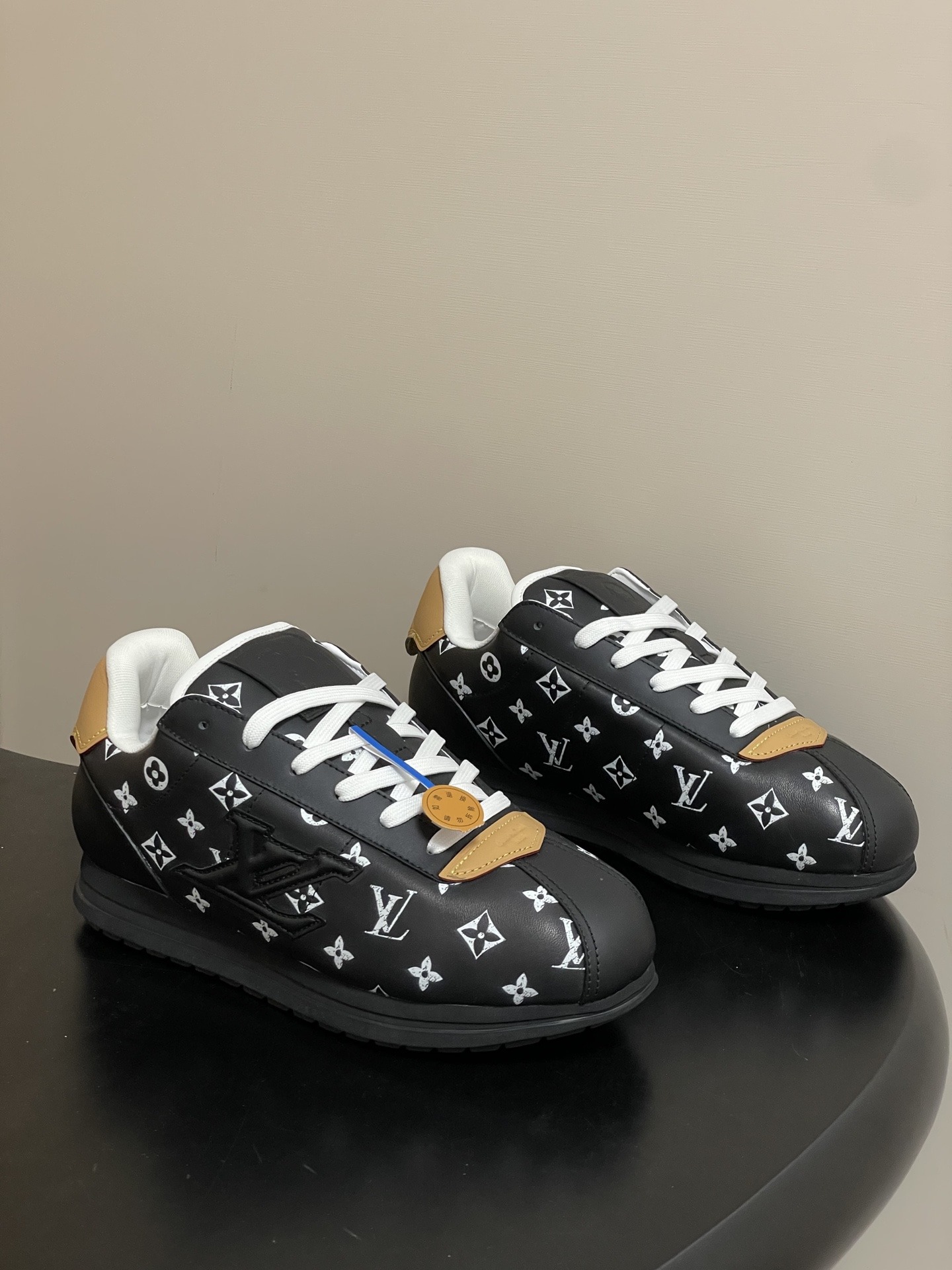 루이비통 버터 소프트 통굽 스니커즈