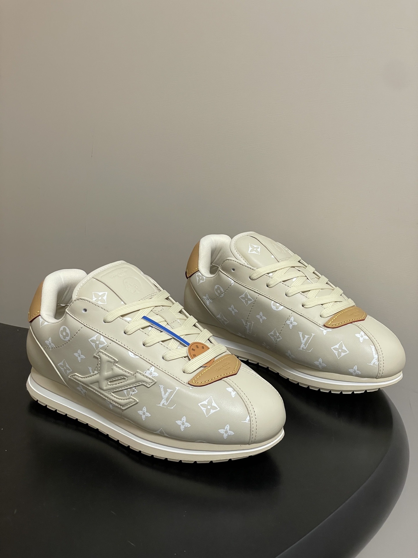 루이비통 버터 소프트 통굽 스니커즈