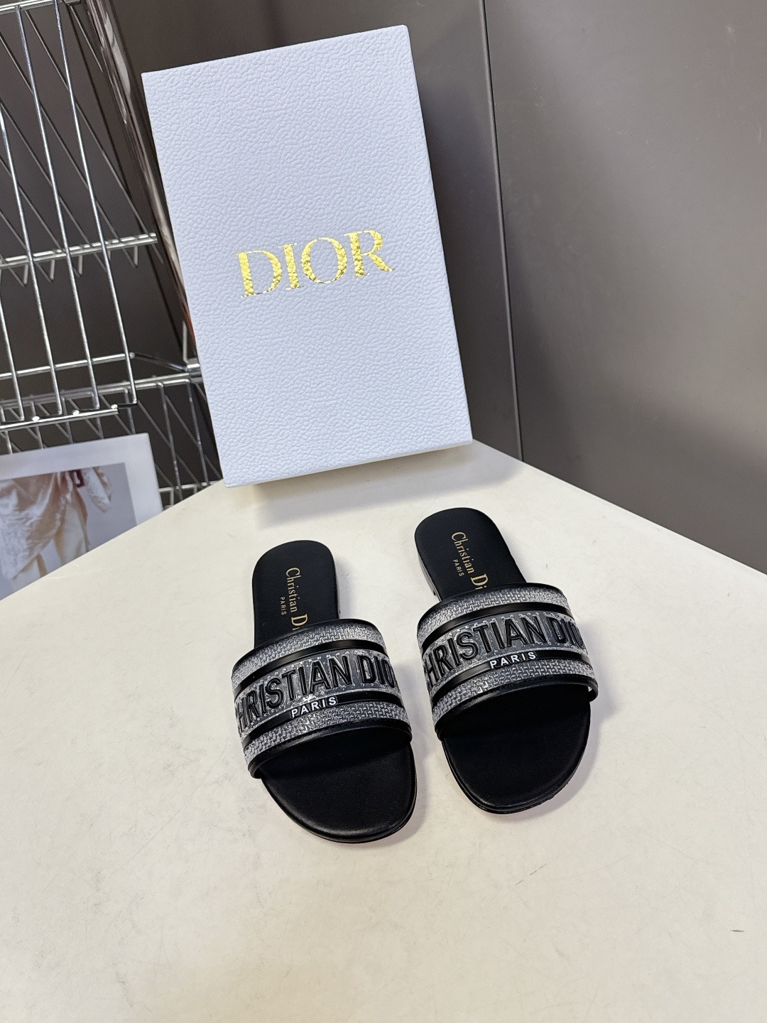 디올 26 봄여름 신상 CD 슬리퍼