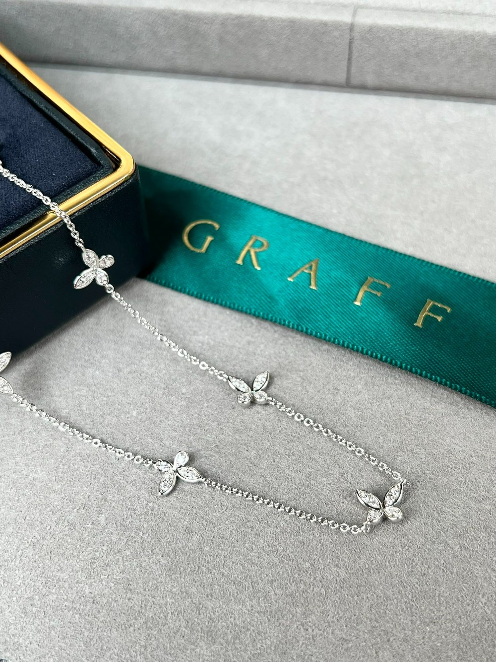 그라프 버터플라이 목걸이