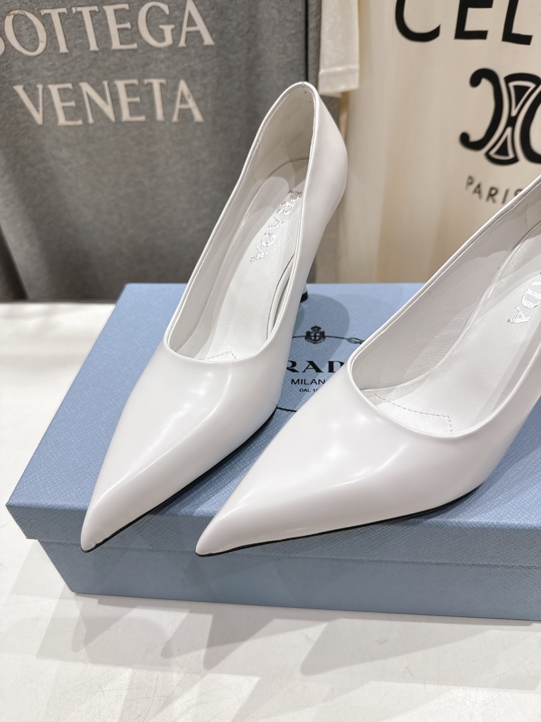 프라다 26ss 신상 스틸레토 힐