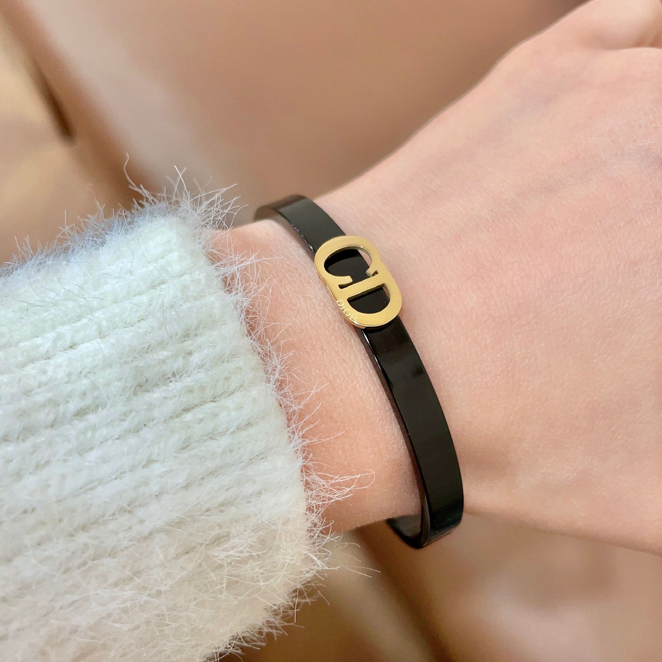 디올 신상 디오르 카본 블랙 팔찌