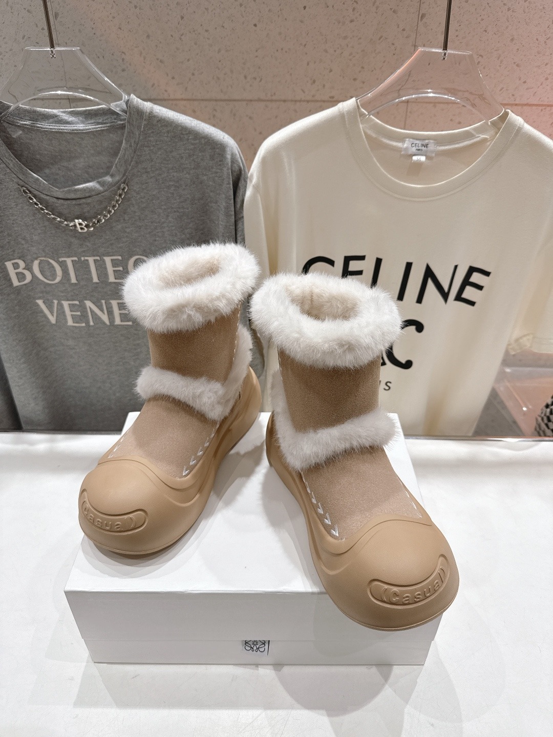 로에베 신상 스노우 양털부츠