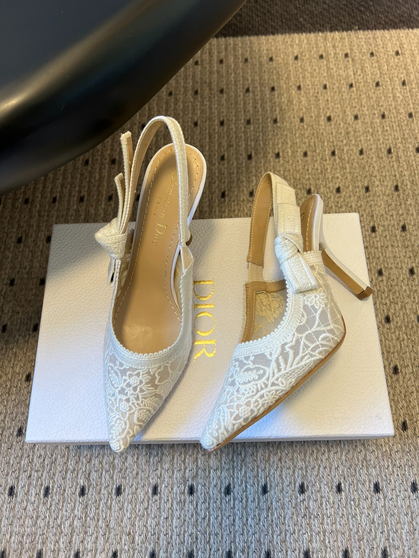 디올 26ss 스틸레토 리본 힐