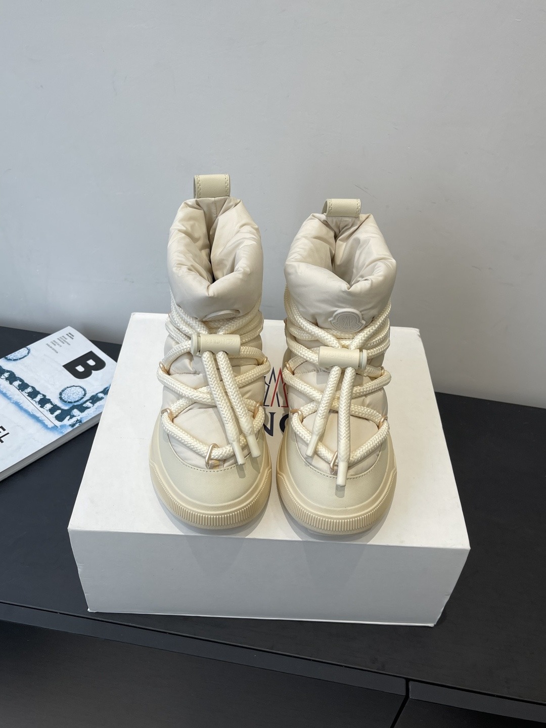 몽클레어 25ss 신상 통굽 워커 부츠