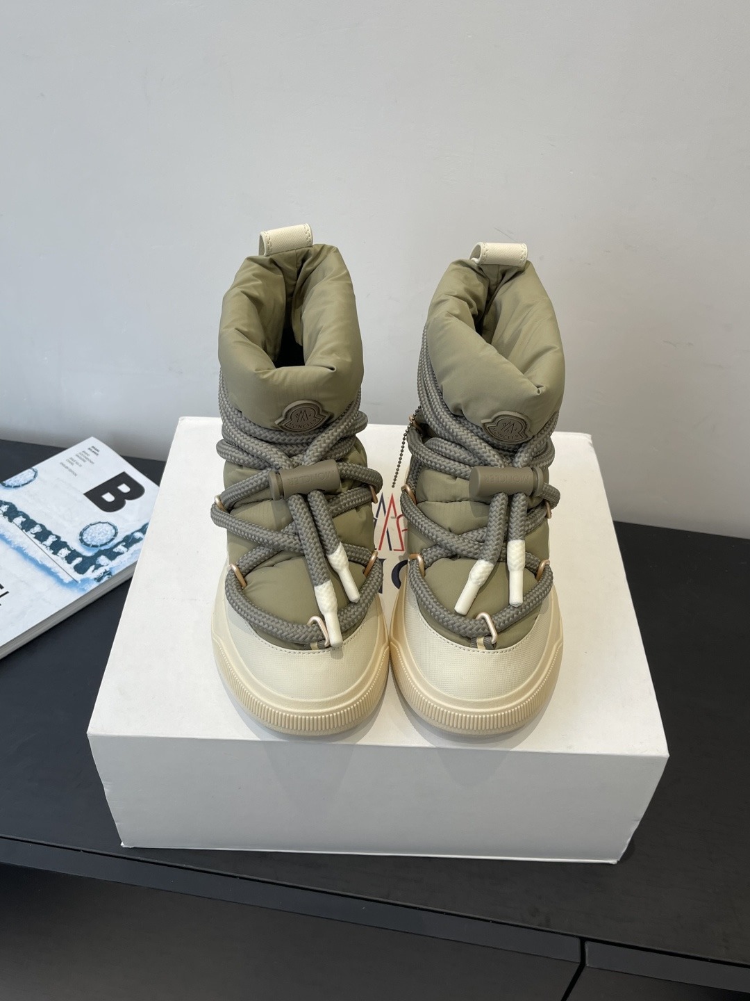 몽클레어 25ss 신상 통굽 워커 부츠