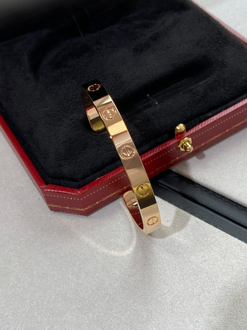 까르띠에 러브 반달 뱅글