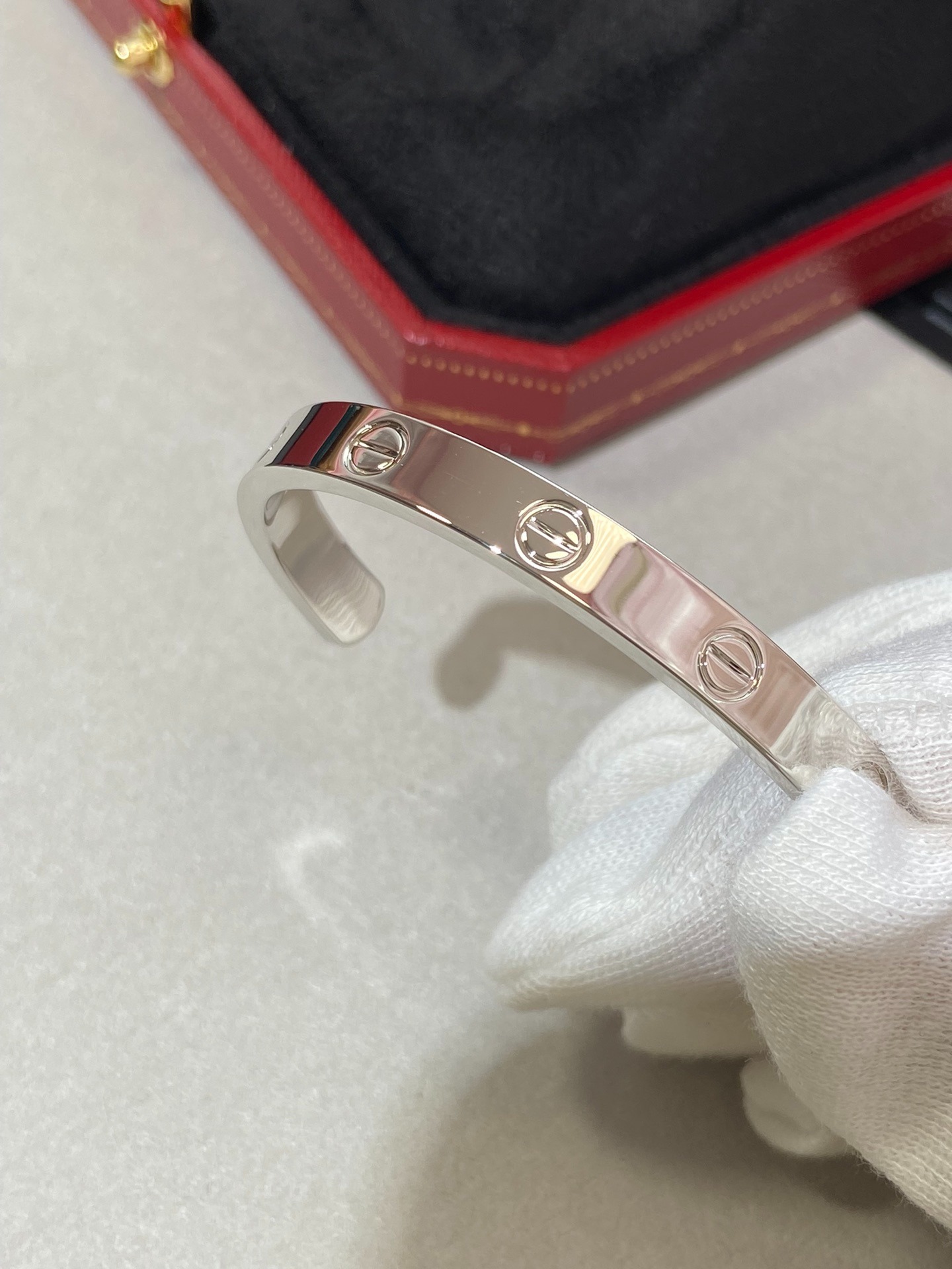 까르띠에 러브 반달 뱅글