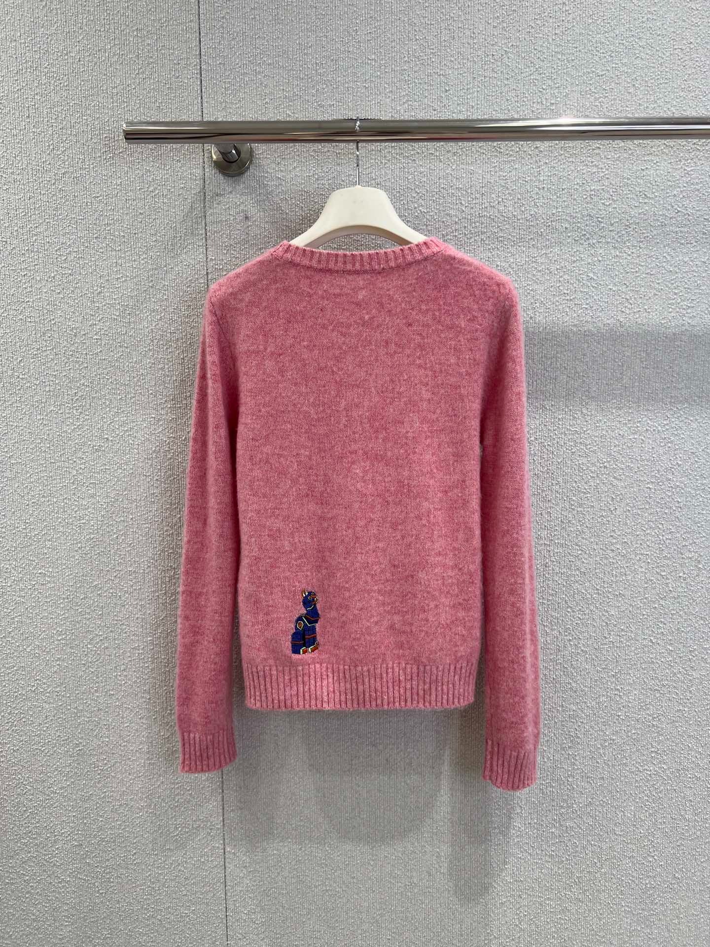 로에베 x 루*스웨인 퓨처리스트 캣 자수 스웨터