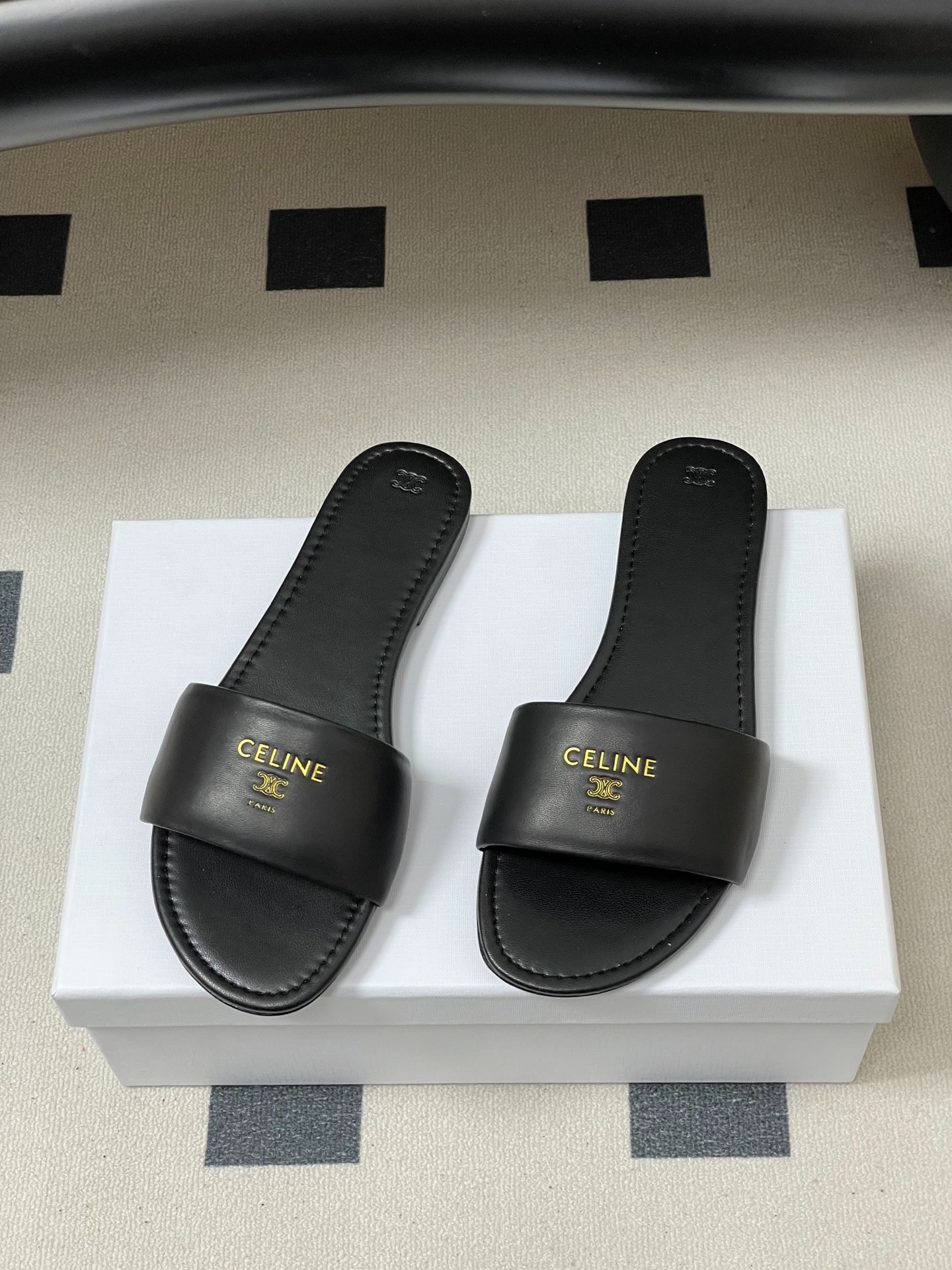 셀린느 신상 클래식 플랫 슬리퍼