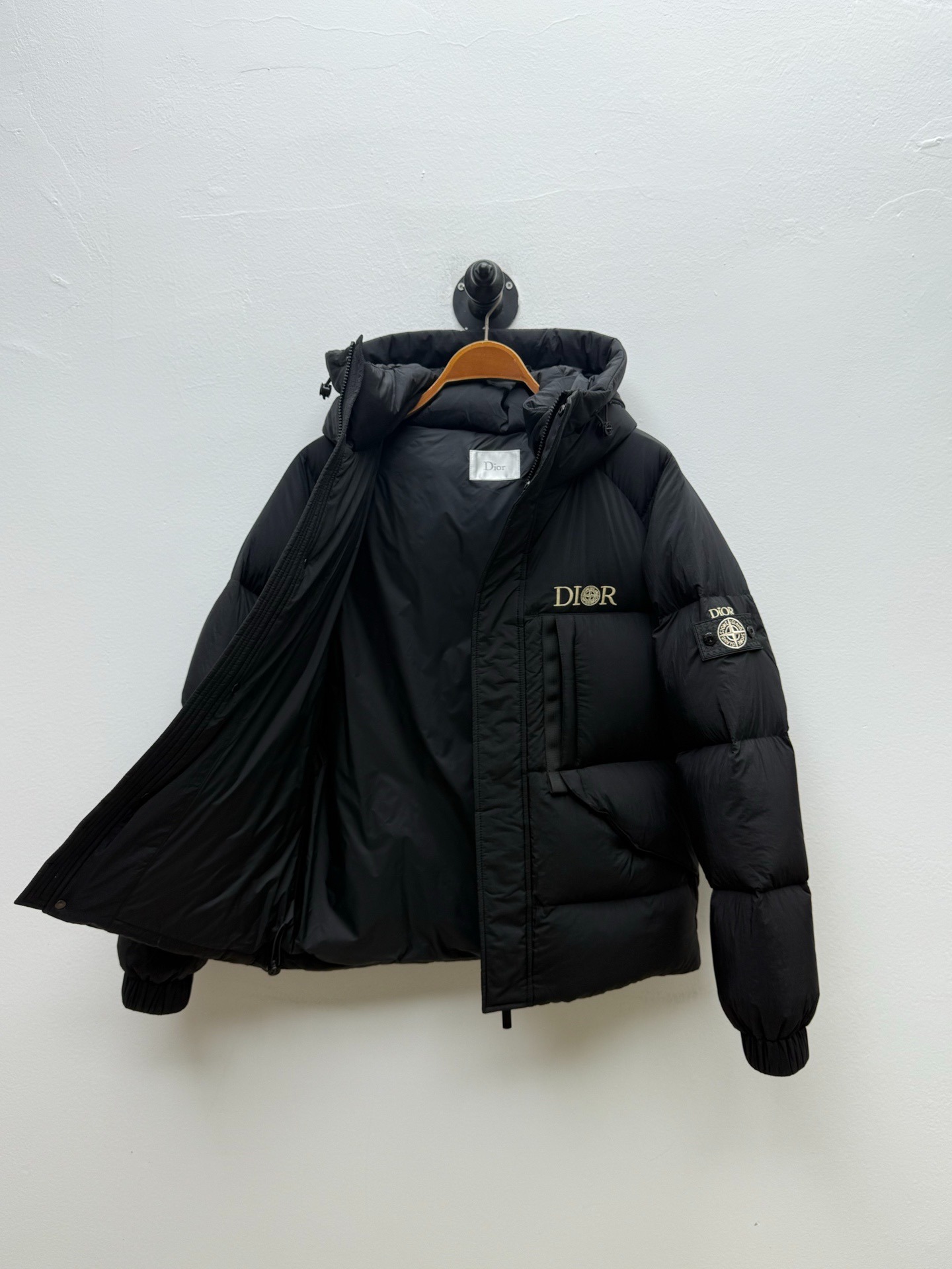 디올 스* 콜라보 로고 장식 후드 패딩